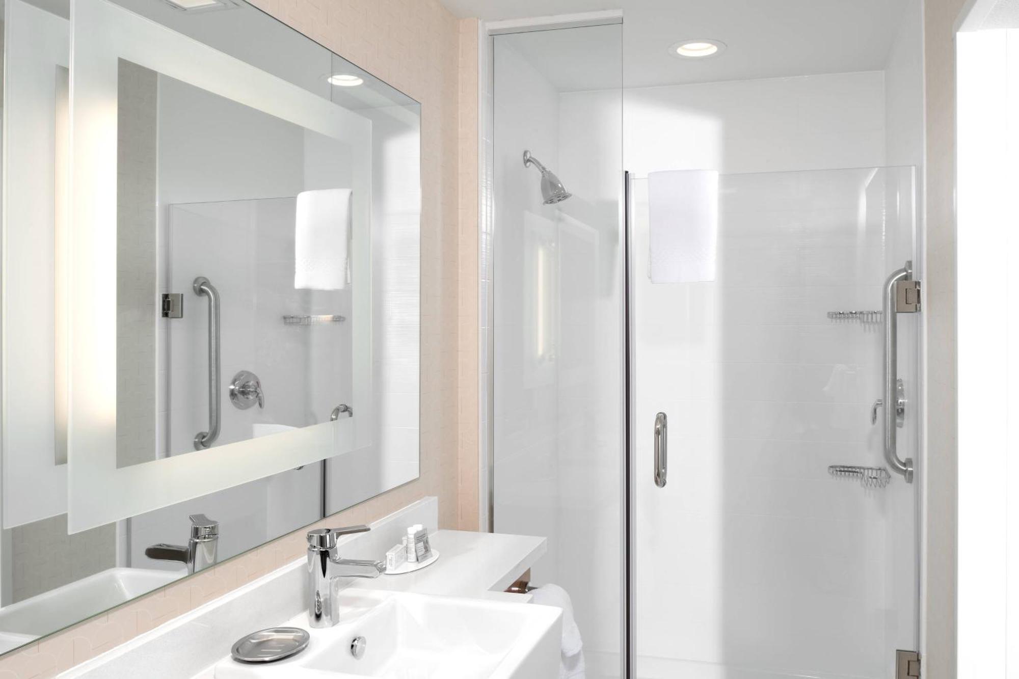 Springhill Suites By Marriott Wichita Airport Екстер'єр фото